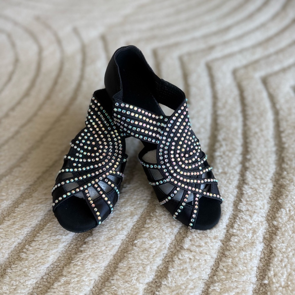 Dance shoes 318